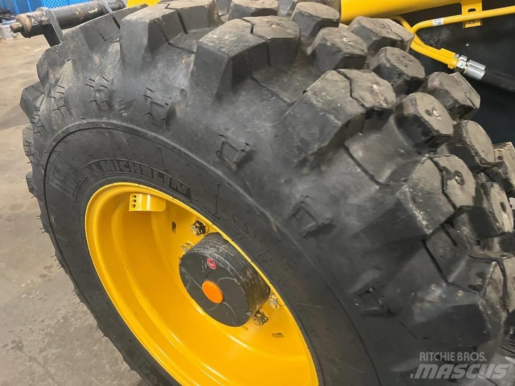 Komatsu WA100-8 小型裝載機