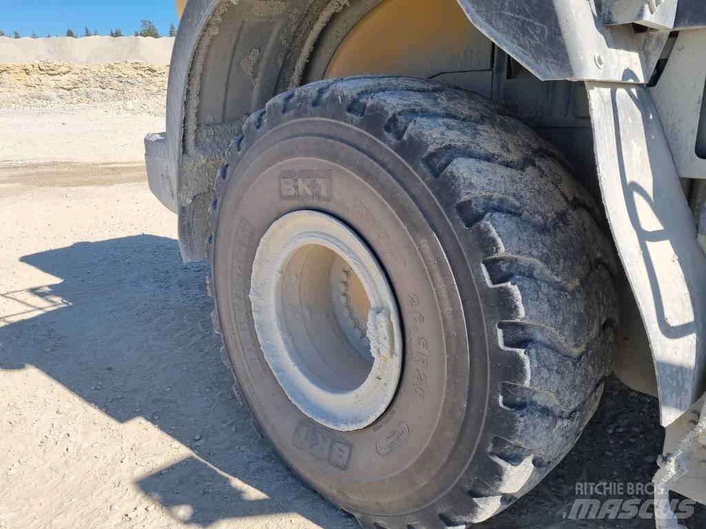 Komatsu WA 470-8 輪胎式裝載機