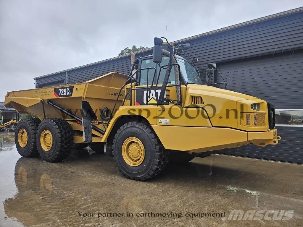 CAT 725C2 鉸接式起吊車