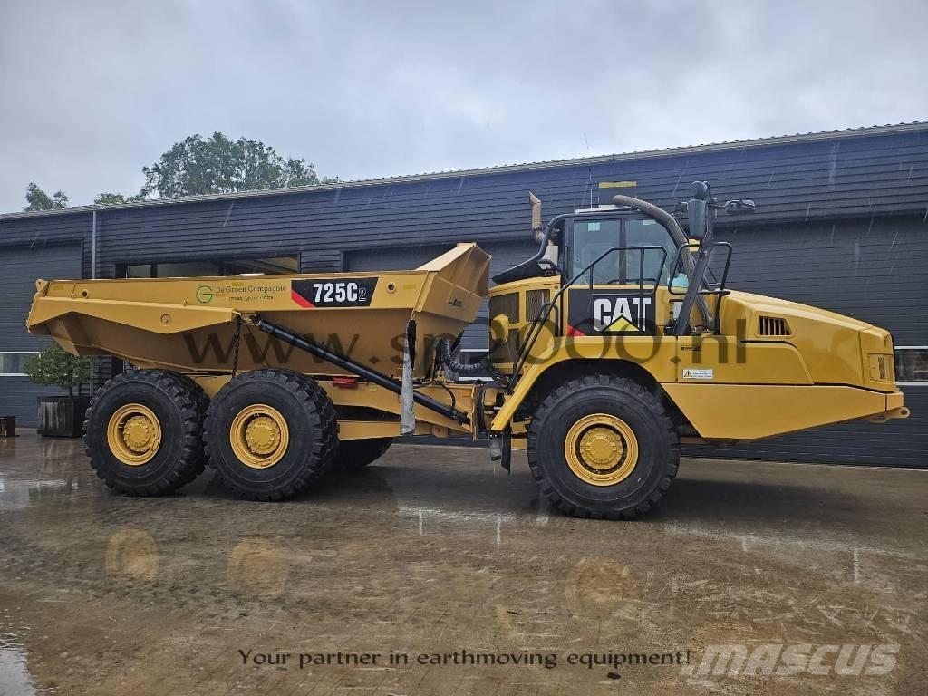 CAT 725C2 鉸接式起吊車