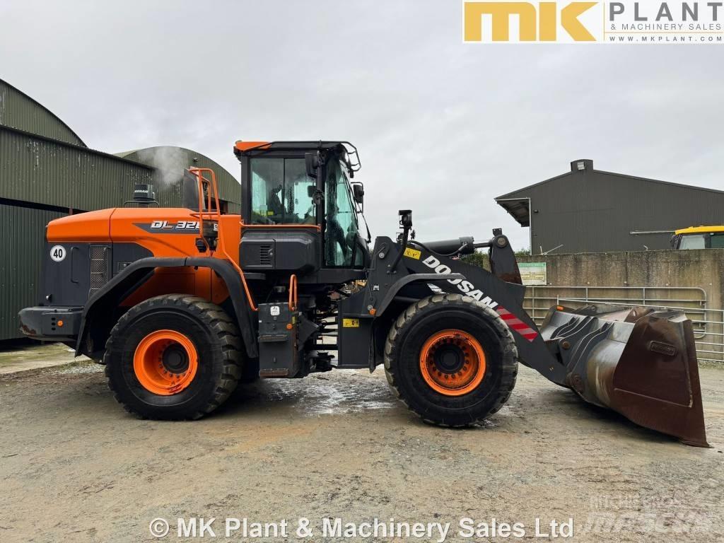 Doosan DL 320-7 輪胎式裝載機
