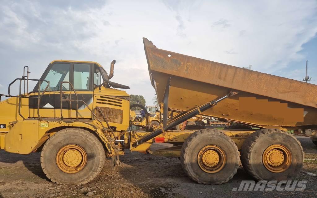 CAT 730 鉸接式起吊車