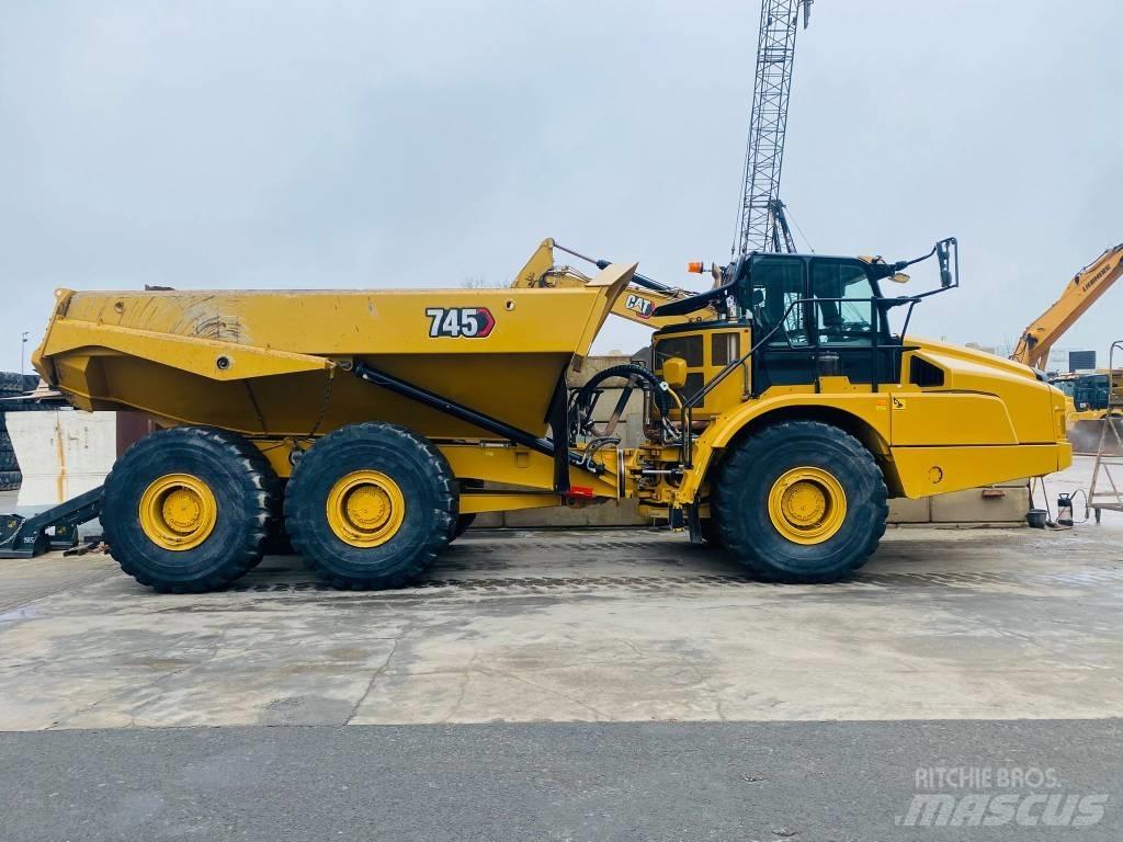 CAT 745 鉸接式起吊車