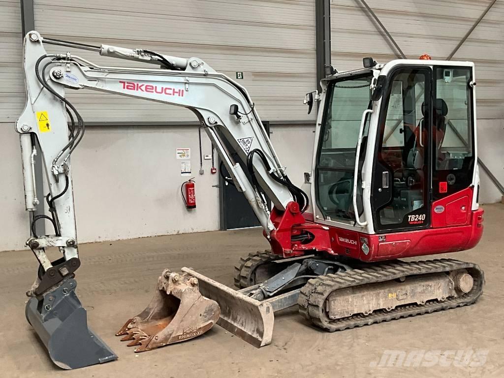 Takeuchi TB 240 小型挖土機/掘鑿機<7t(小型挖掘機)