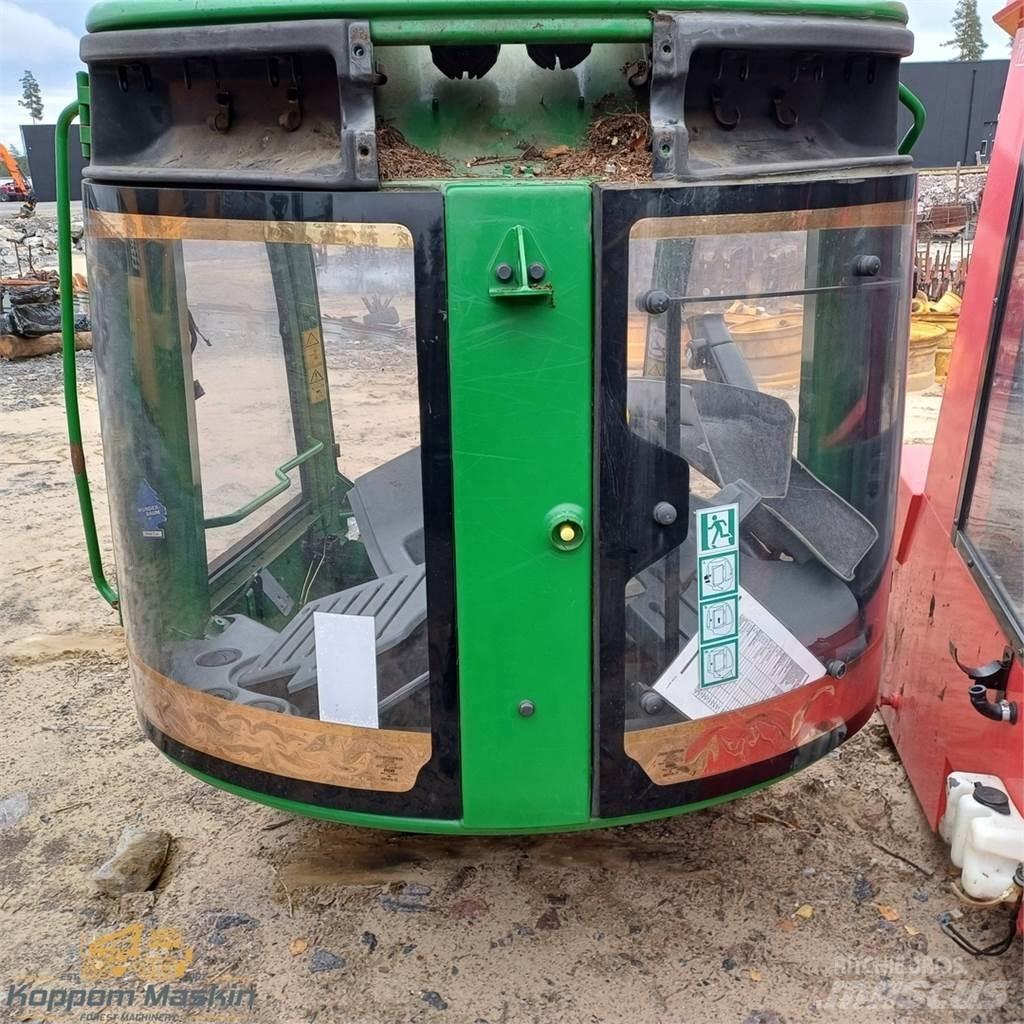 John Deere 1270e 駕駛室與內部
