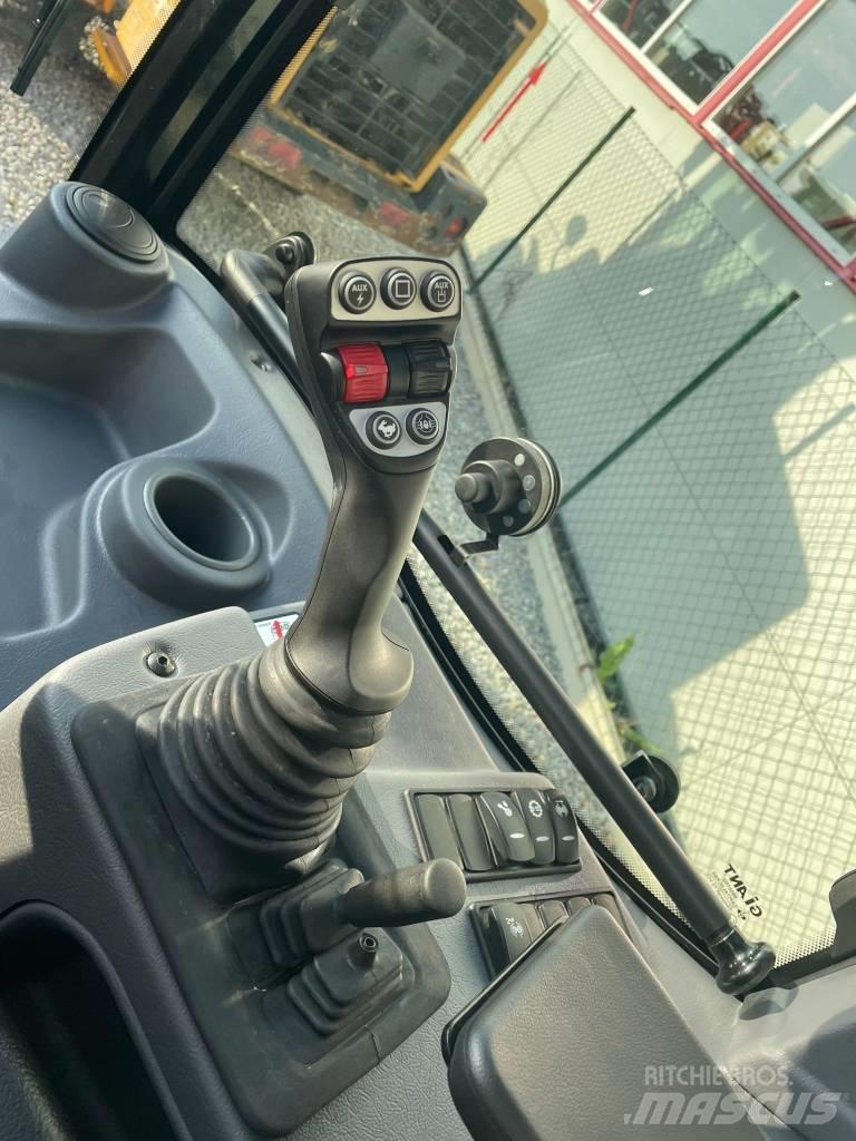 GiANT G 5000 TELE 多功能裝載機