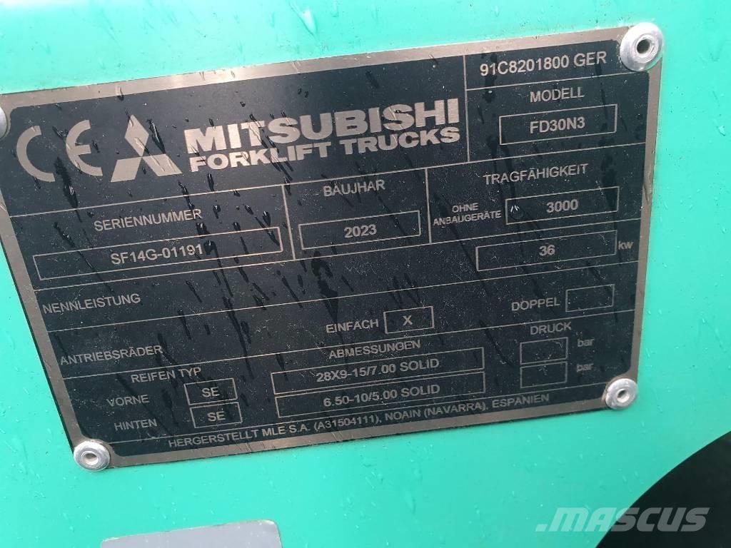 Mitsubishi FD 30 N 柴油卡車