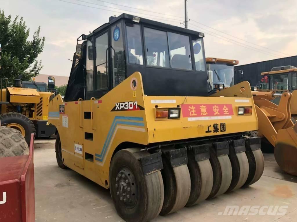 XCMG XP301 膠輪滾壓機
