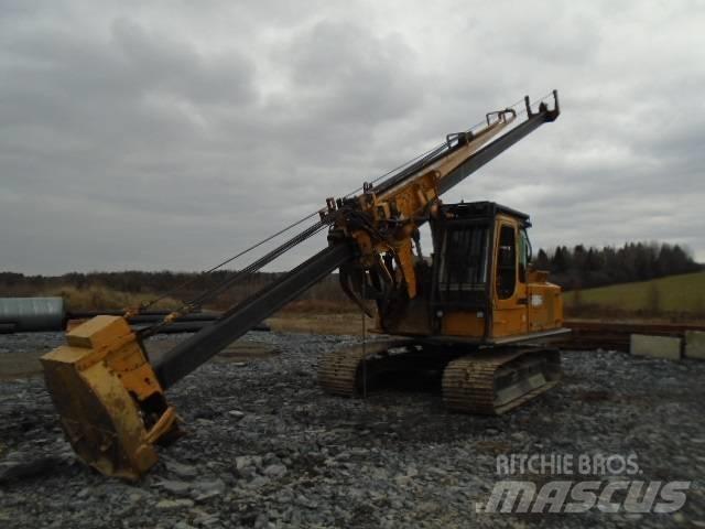 John Deere 200 LC 除枝機