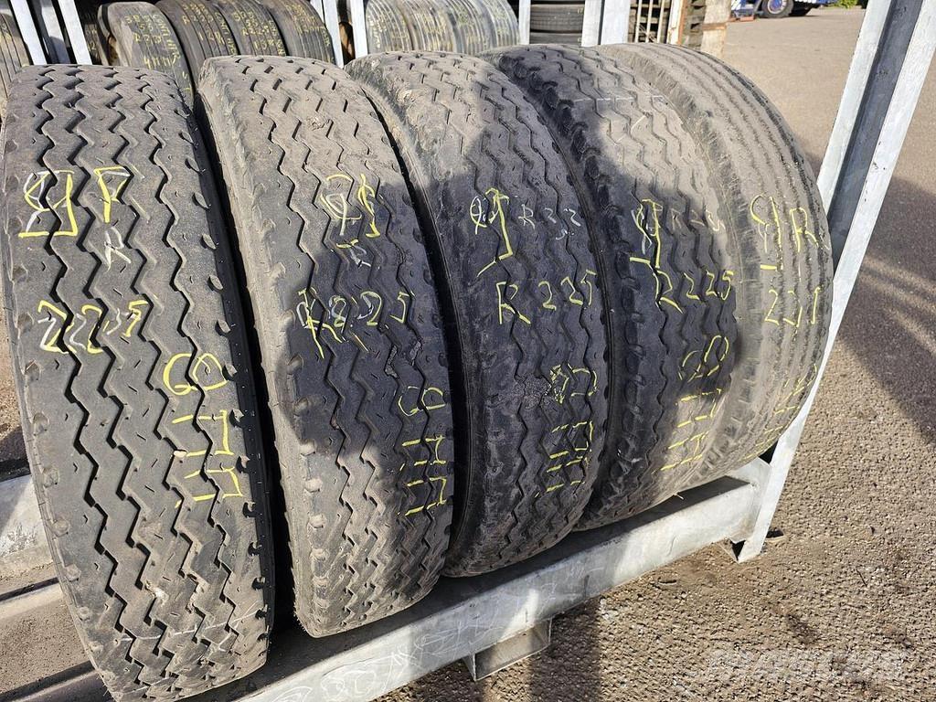 Uniroyal ENERGY 篷布拖車