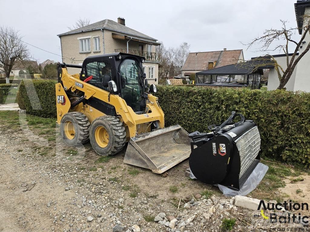 CAT 242 D 3 滑移轉向裝載機