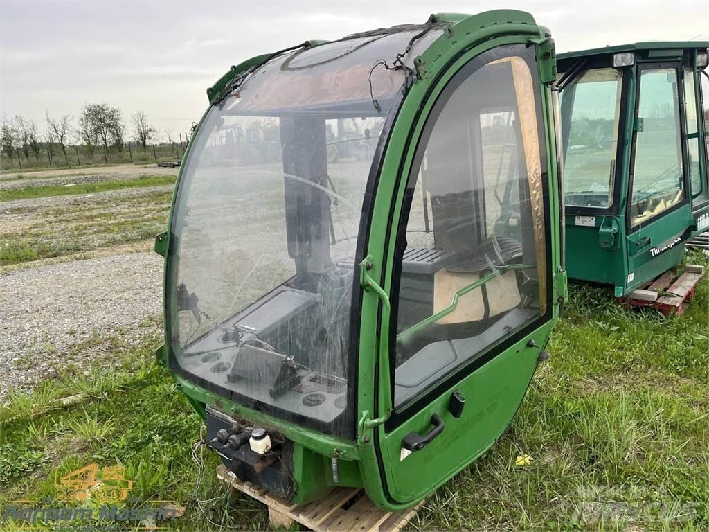 John Deere 1470E 駕駛室與內部