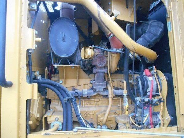 CAT 140M 平土機