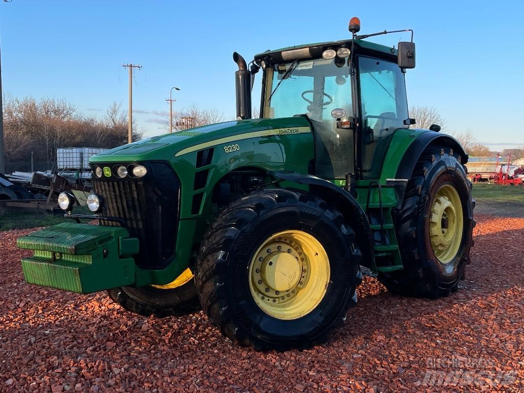 John Deere 8230 曳引機