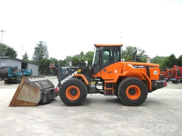 Doosan DL250-5 輪胎式裝載機