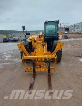 JCB 540-140 伸縮臂操作車