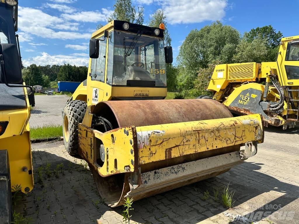 Bomag BW 211 D-4 單輪滾壓機