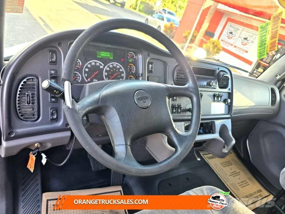 Freightliner M2 106 溫控卡車
