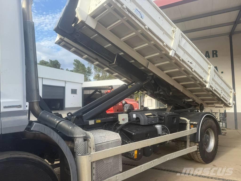 Mercedes-Benz 1833 吊鉤式起重車