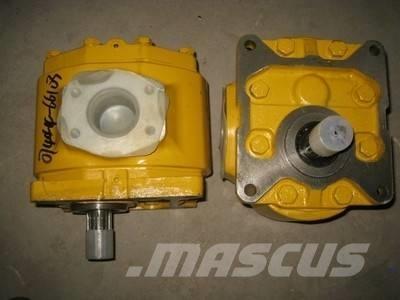 Komatsu D85A-18 pump 油壓