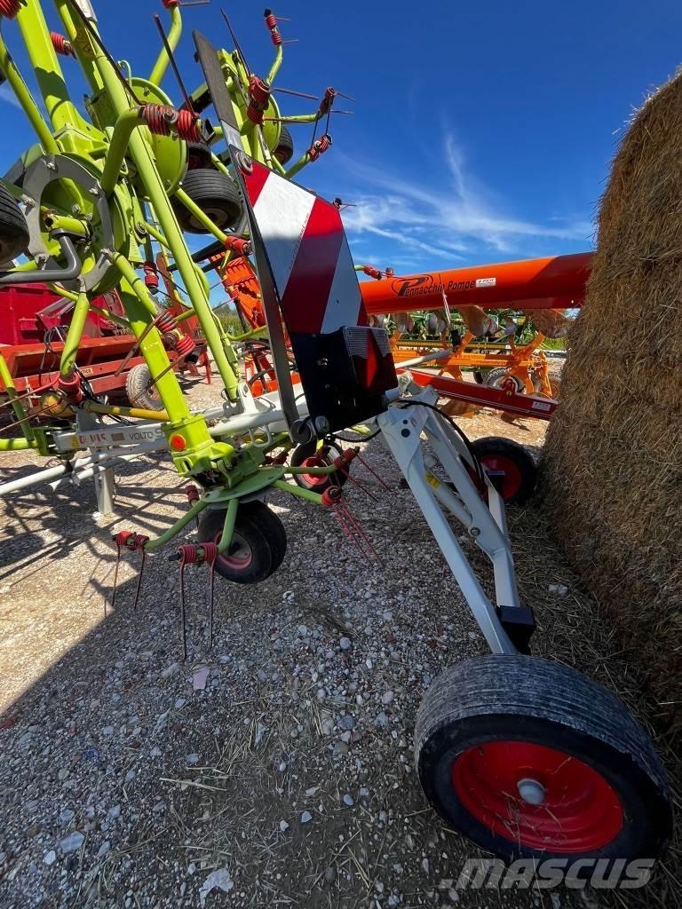 CLAAS Volto 900 T 耙與翻草機