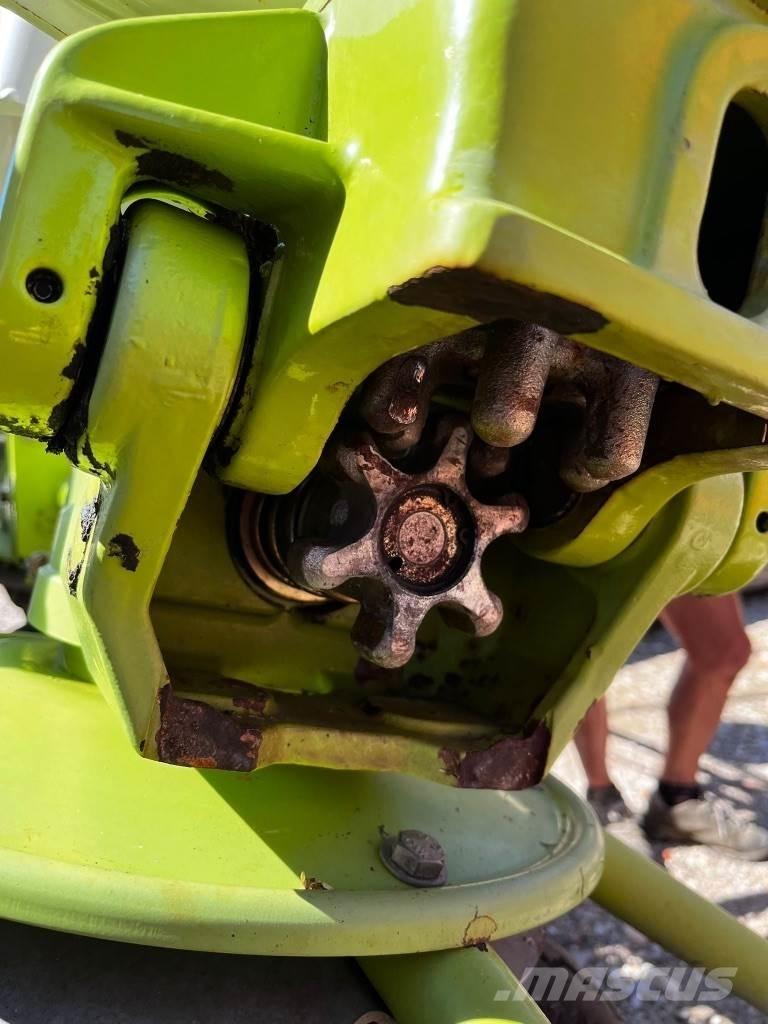 CLAAS Volto 900 T 耙與翻草機
