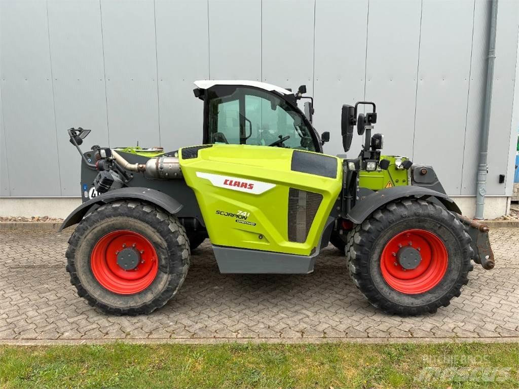 CLAAS Scorpion 741 伸縮臂操作車