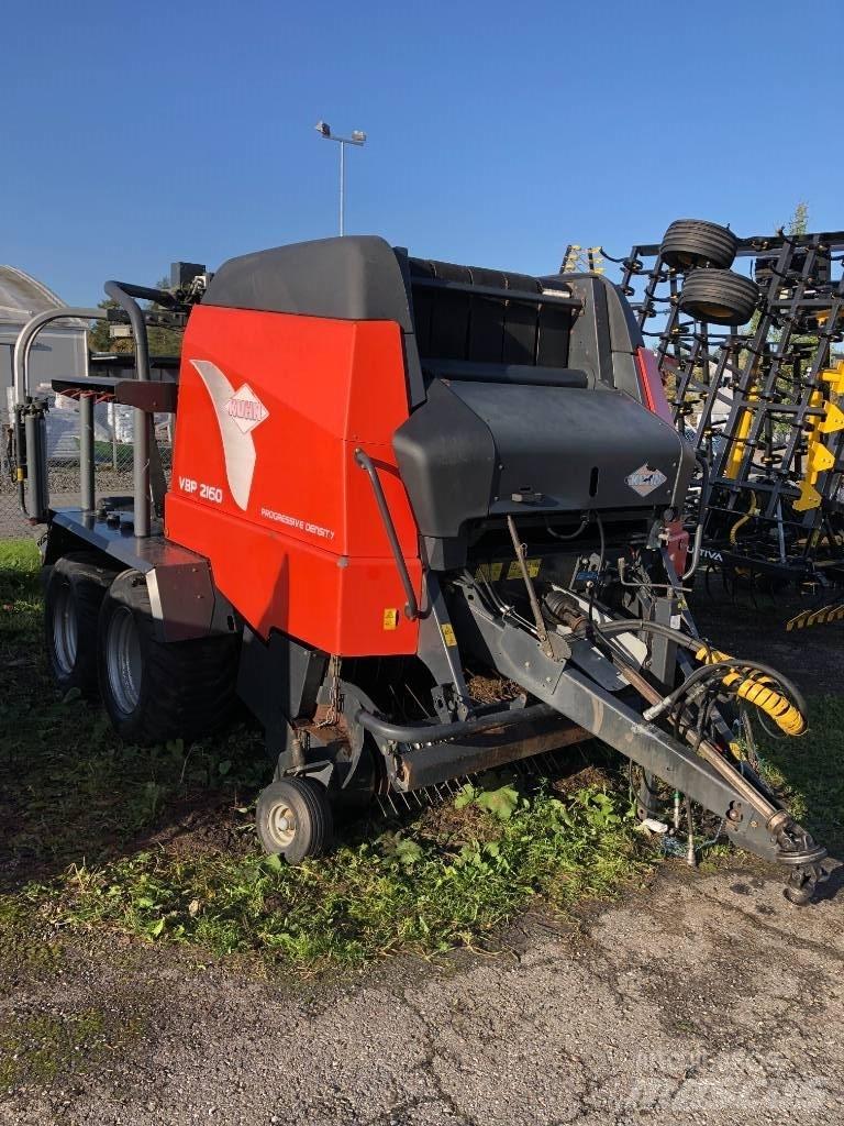Kuhn 2160 VBP 圓型牧草打包機