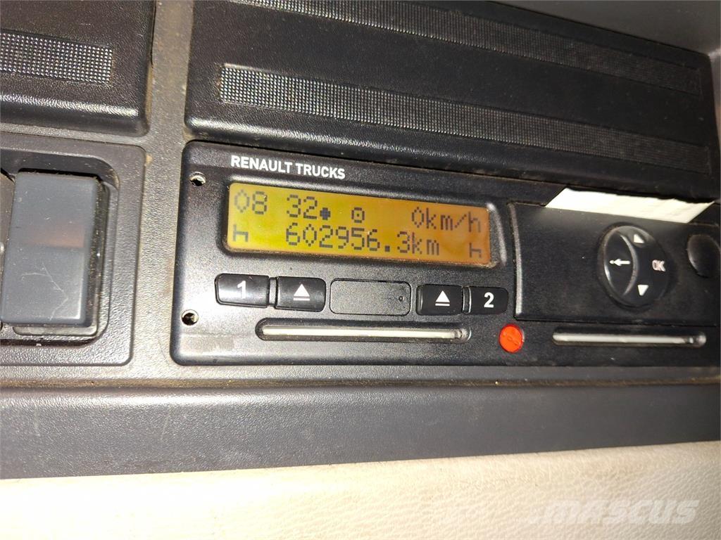 Renault D 8 250 貨箱式卡車