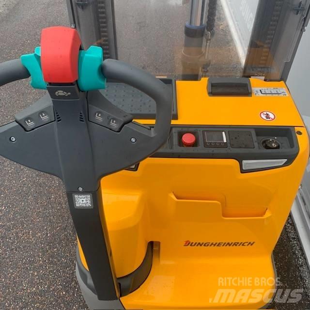 Jungheinrich EJC 214 行走控制式堆積機