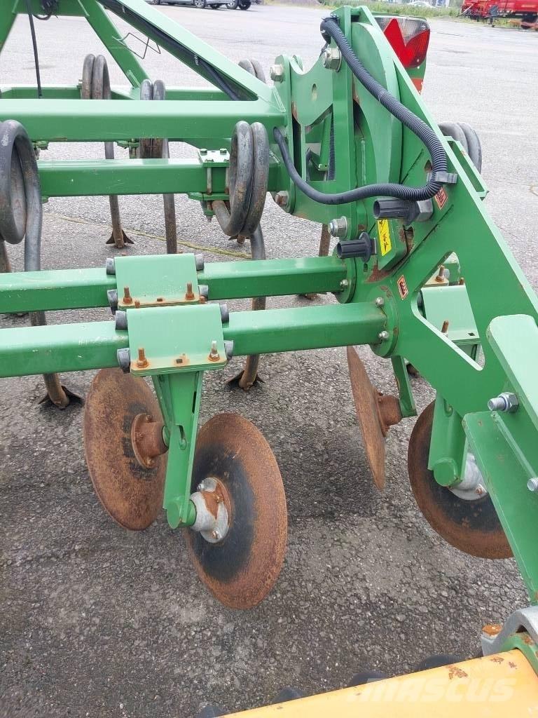 Amazone Cenius 3001 中耕管理機