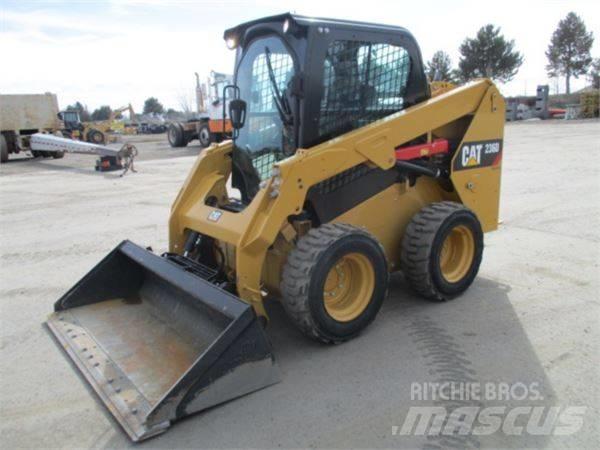 CAT 236 D 滑移轉向裝載機