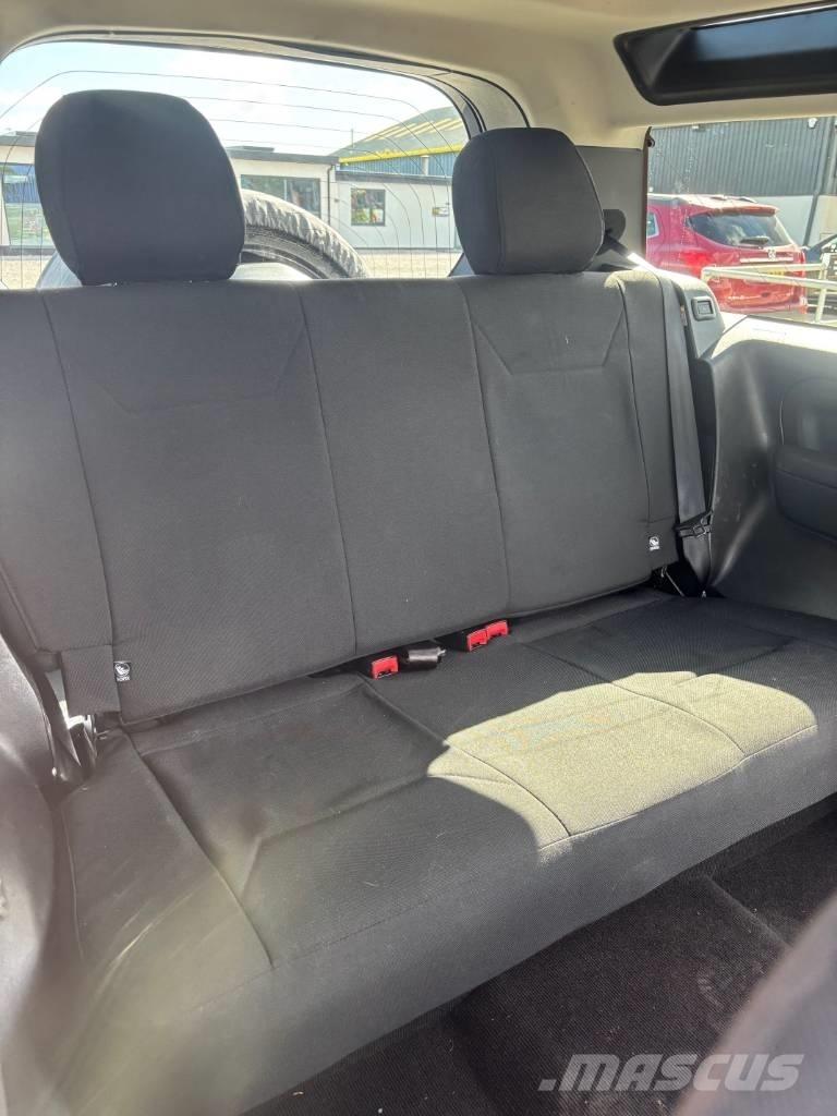 Land Rover Defender 廂式貨物運輸車