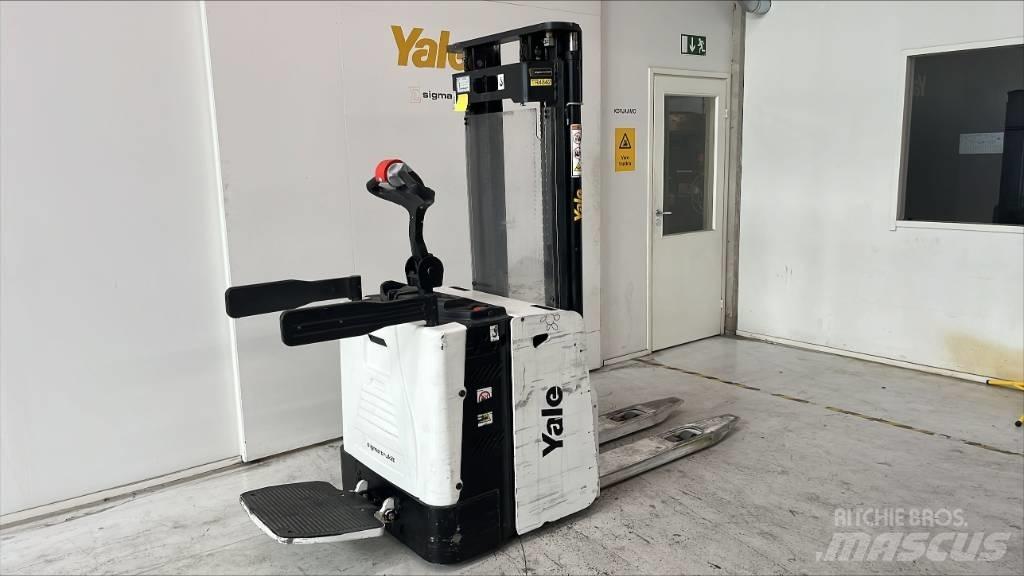 Yale MS15X 自走式堆積機