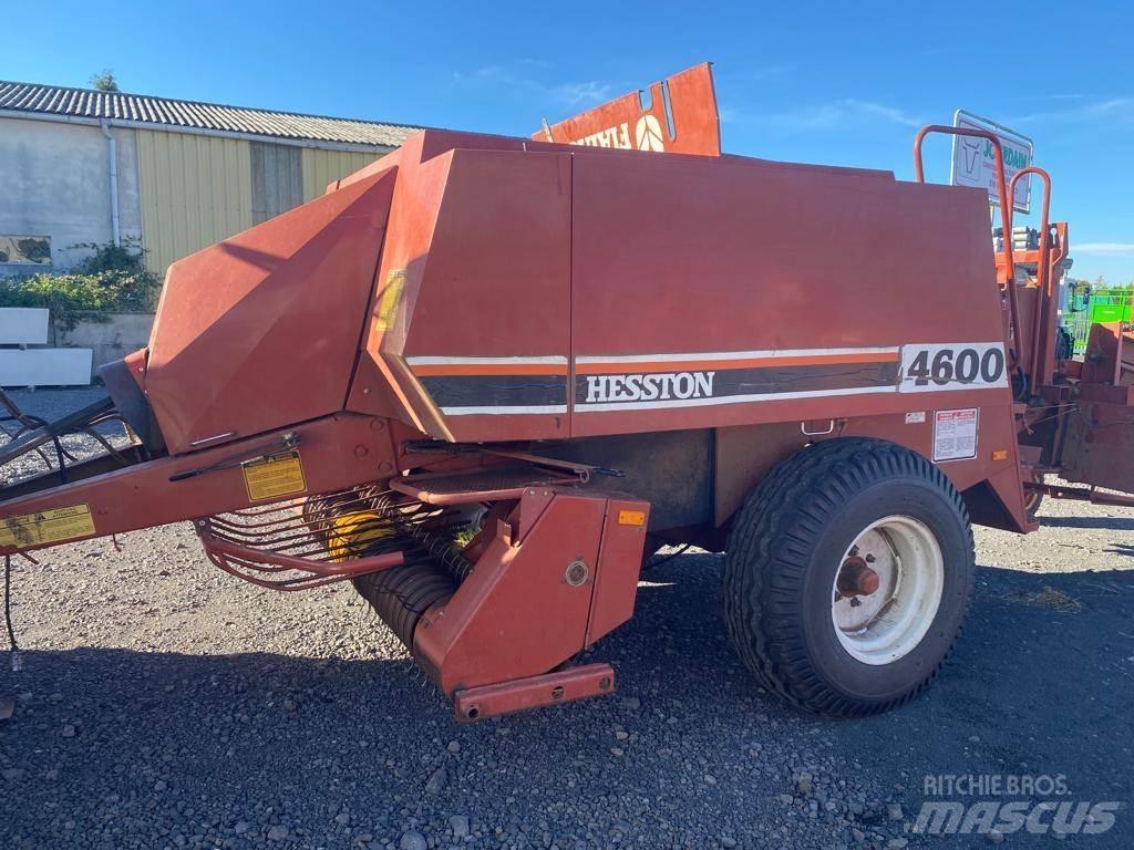 Hesston 4600 方形打捆機