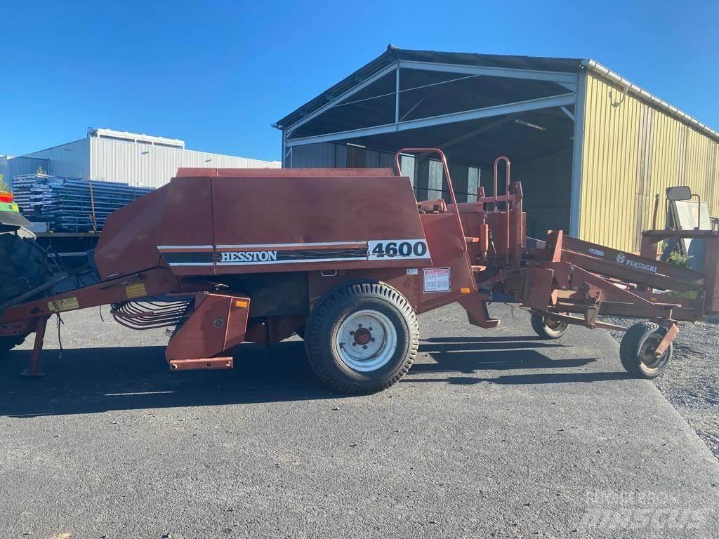 Hesston 4600 方形打捆機