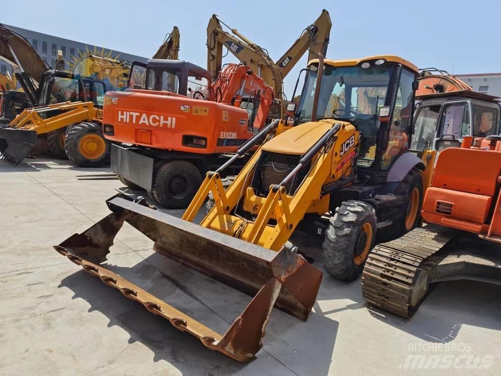 JCB 3CX 反鏟裝載機