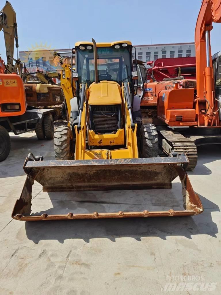 JCB 3CX 反鏟裝載機