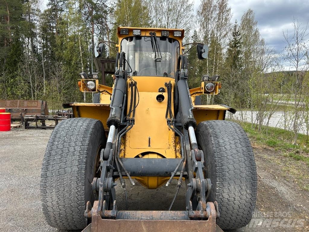 Volvo L 120 輪胎式裝載機