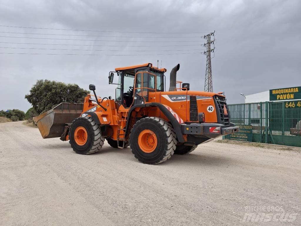 Doosan DL 300-5 輪胎式裝載機