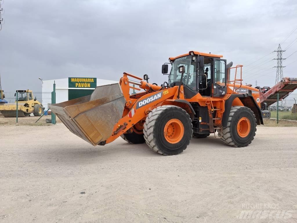 Doosan DL 300-5 輪胎式裝載機