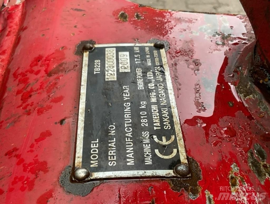 Takeuchi TB228 小型挖土機/掘鑿機<7t(小型挖掘機)