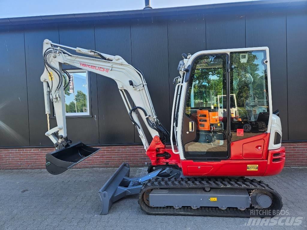 Takeuchi TB 240 小型挖土機/掘鑿機<7t(小型挖掘機)