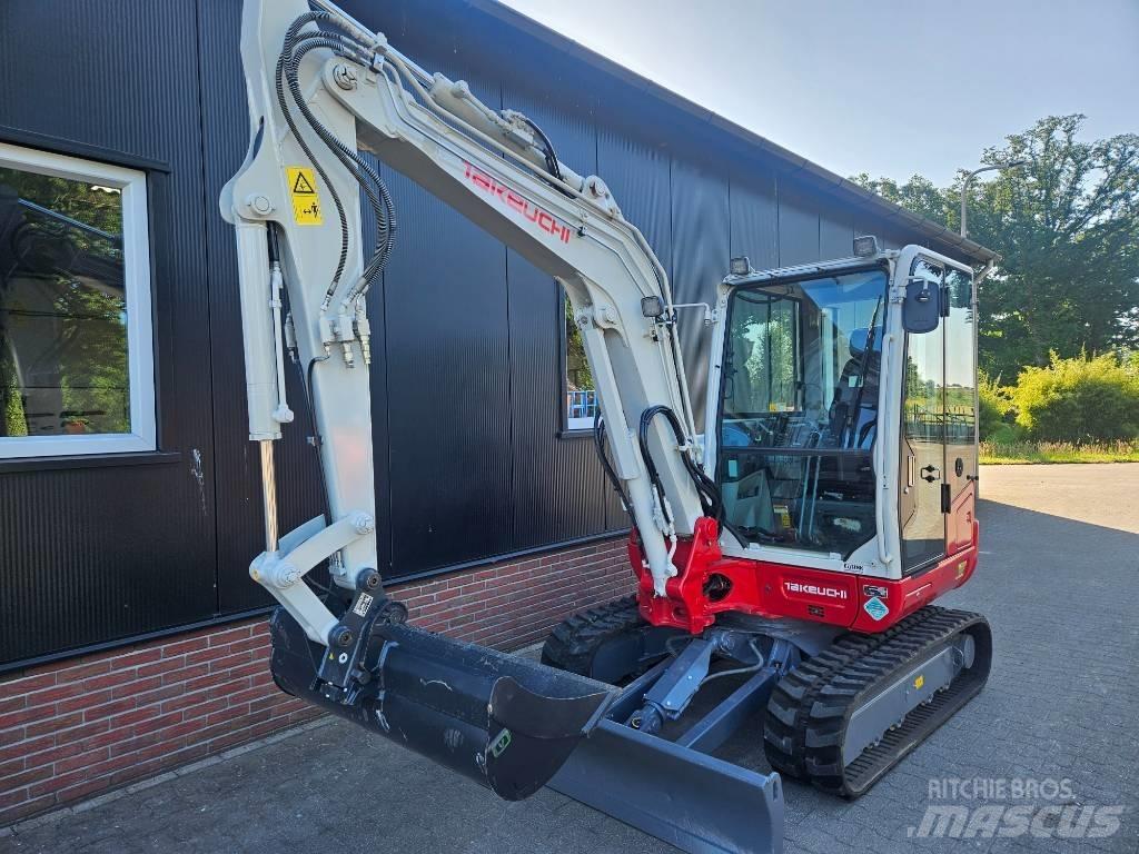Takeuchi TB 240 小型挖土機/掘鑿機<7t(小型挖掘機)