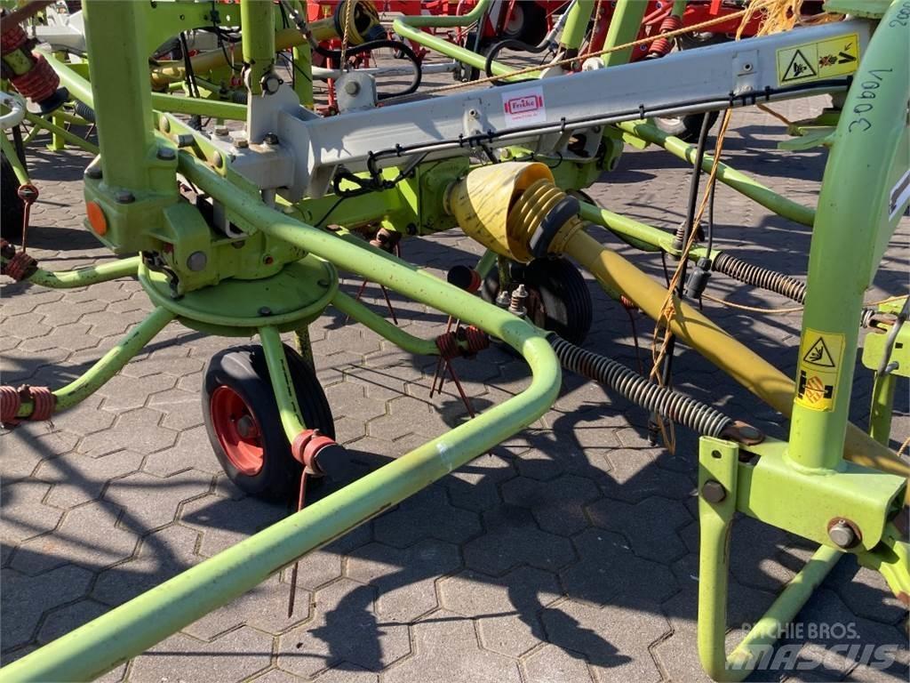 CLAAS Volto 670 耙與翻草機