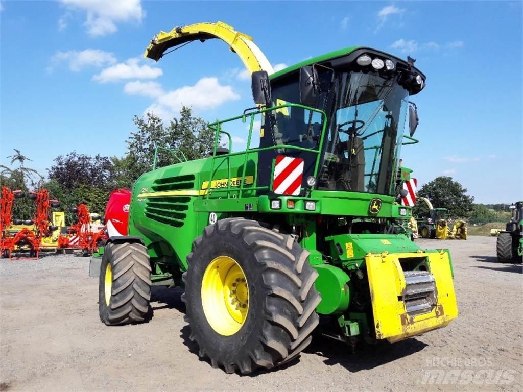 John Deere 7350 自走式飼料採集機