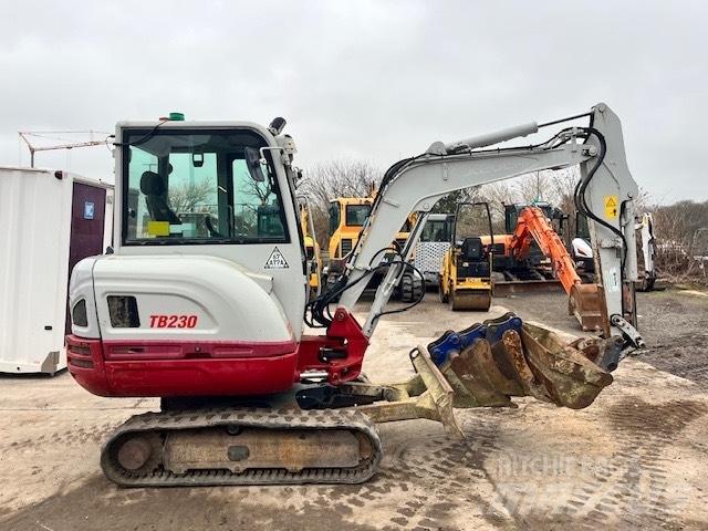 Takeuchi TB 230 小型挖土機/掘鑿機<7t(小型挖掘機)