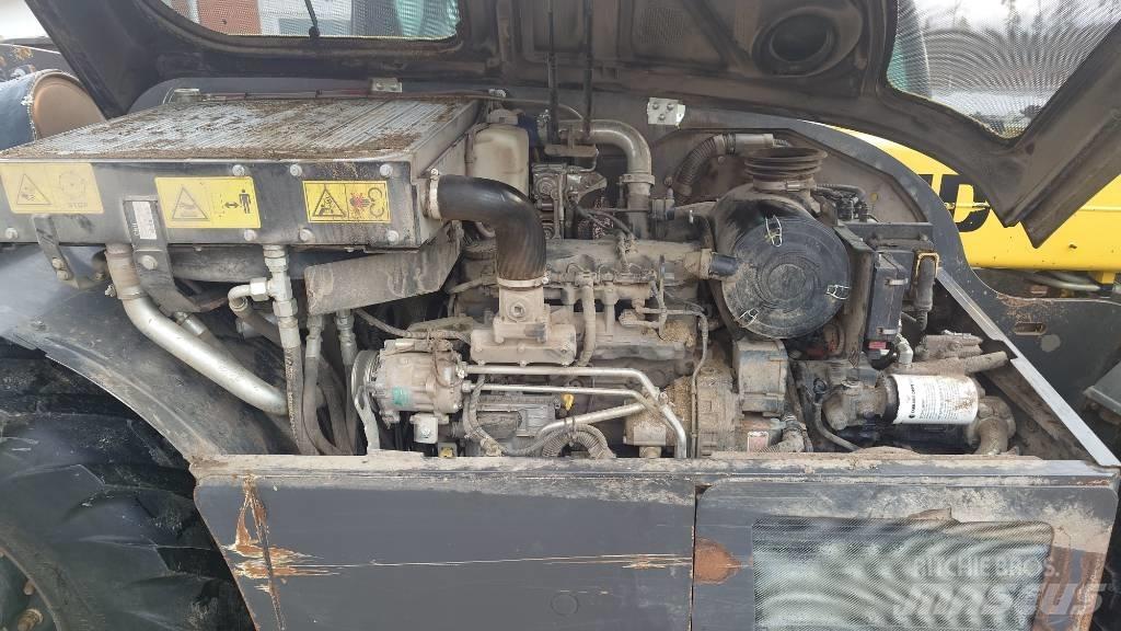 New Holland TH 7.42 伸縮臂操作車