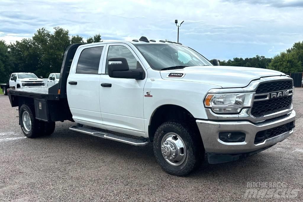 RAM 3500 TRADESMAN 平板式/側卸式卡車