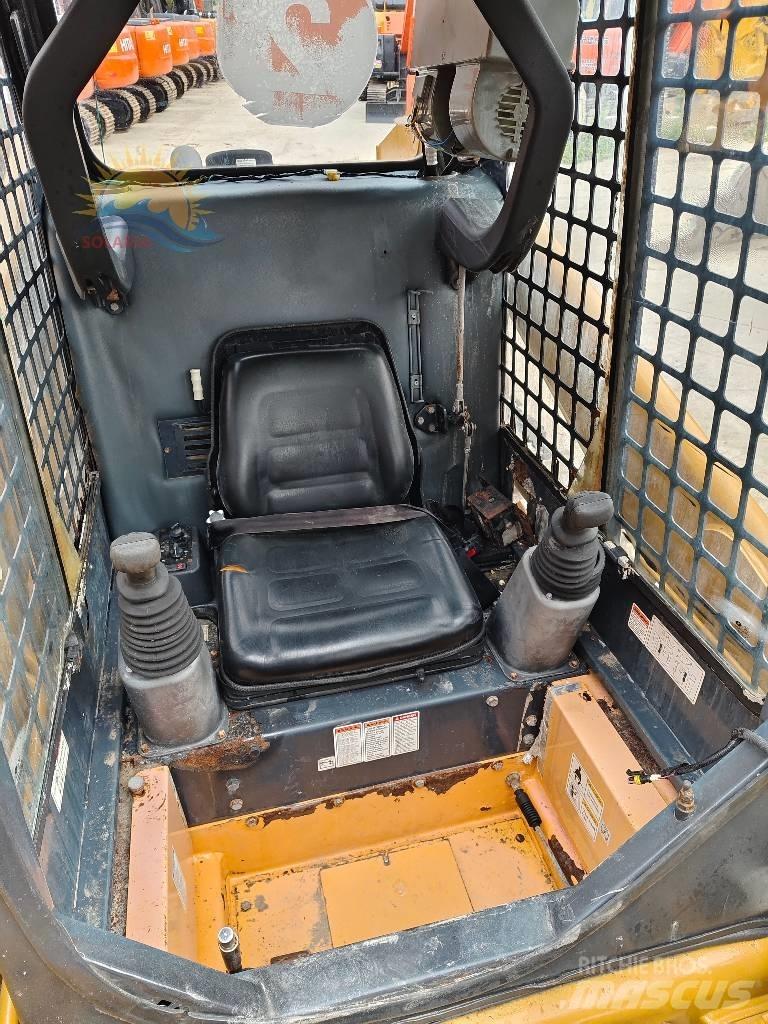 CAT 226c 滑移轉向裝載機
